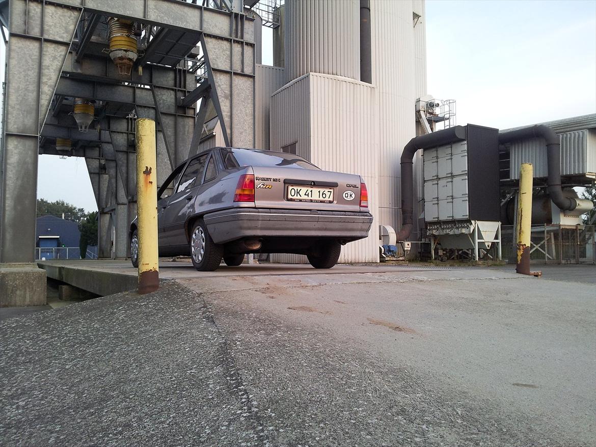 Opel Kadett E Sedan billede 3