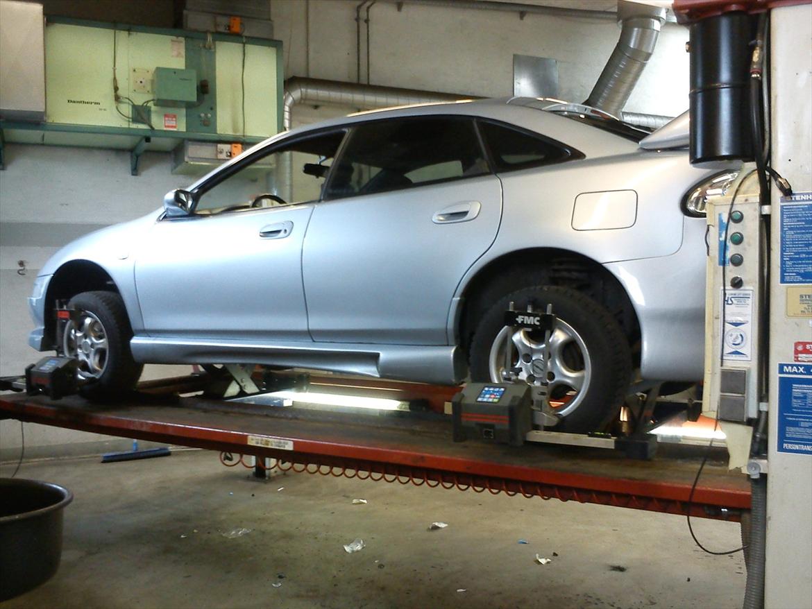 Mazda 323F BA 1,8L - Ved at få en 4 hjulsudmåling, efter h.f. styrekugle blev skiftet. billede 12