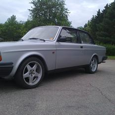 Volvo  242