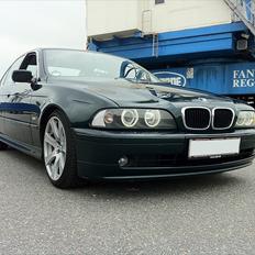 BMW E39 523i