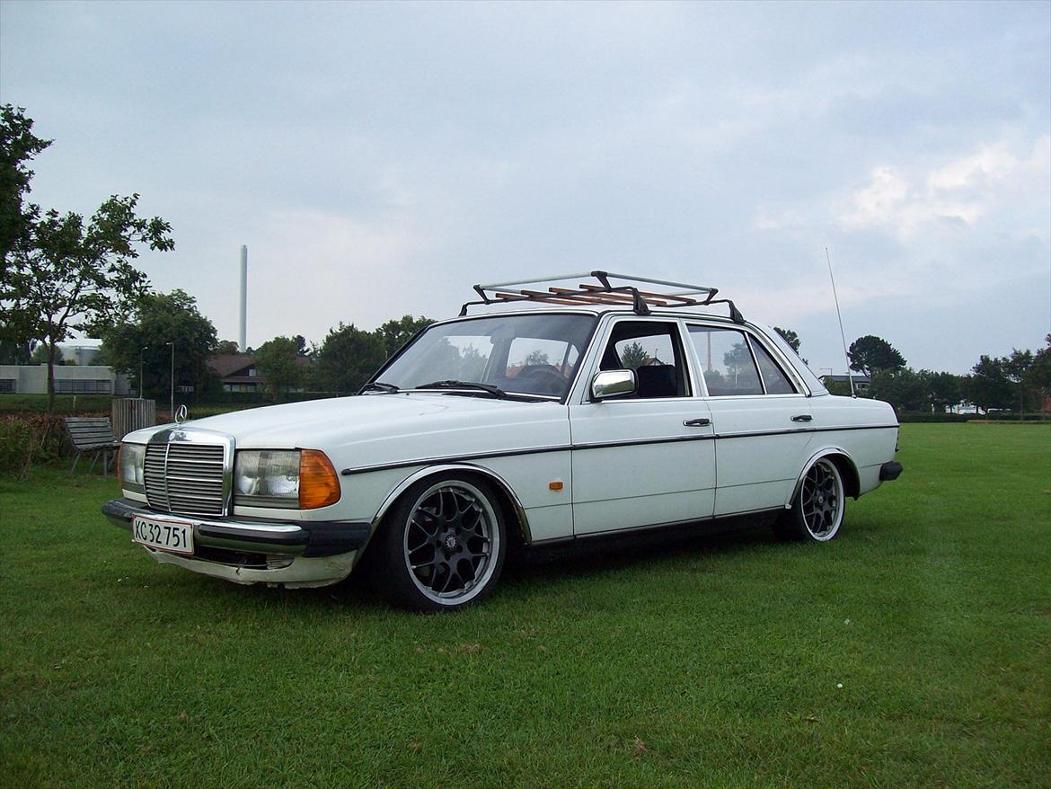 Mercedes Benz W123 230E billede 1