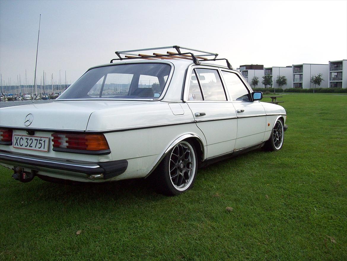 Mercedes Benz W123 230E billede 7