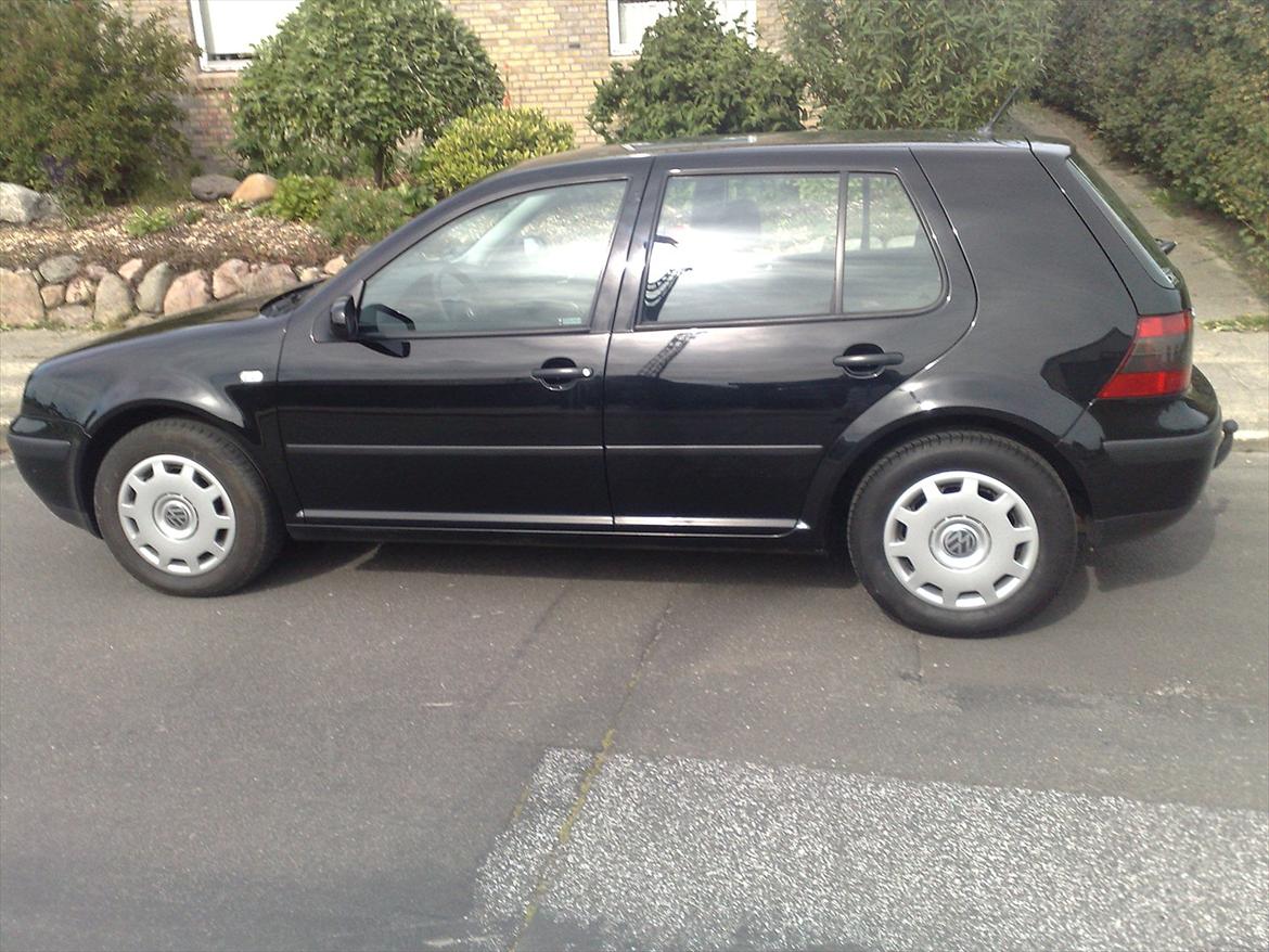 VW Golf IV TDi - Som den stod dagen hvor jeg købte den 24/7-2009. Standard med minimal ekstra udstyr. billede 13