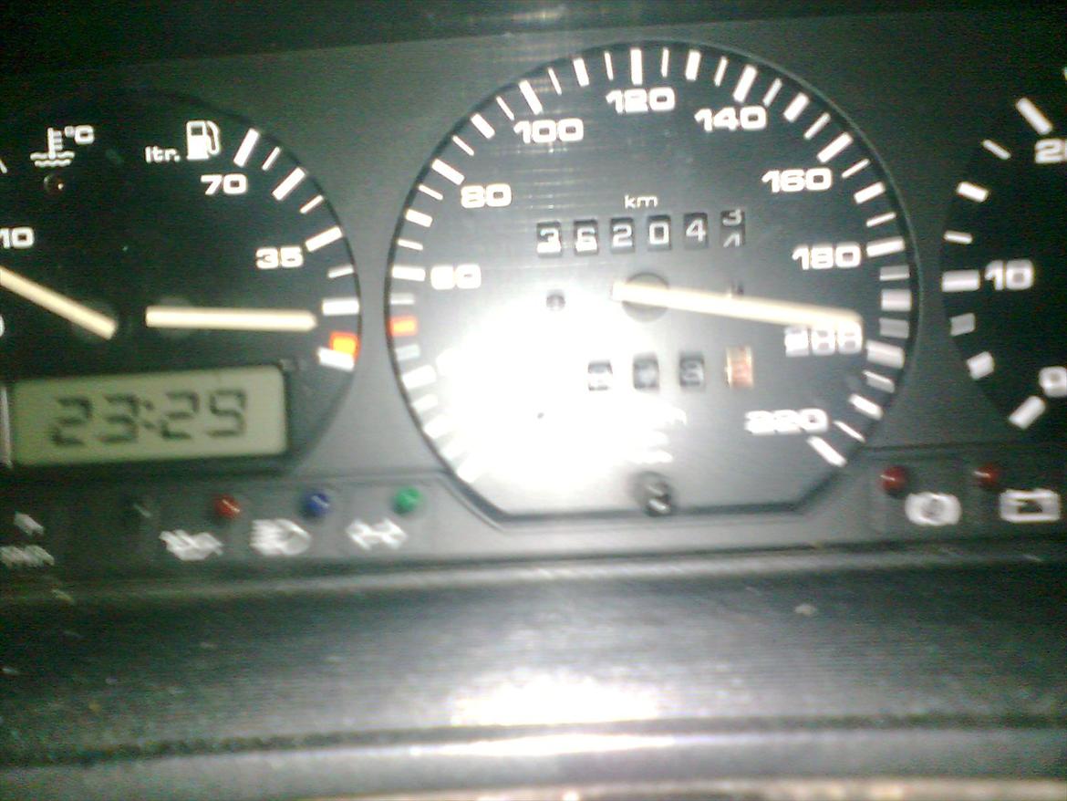 VW Passat GT Variant 1.9 TD(totalskadet) - Godt på vej mod de 200 (: billede 11