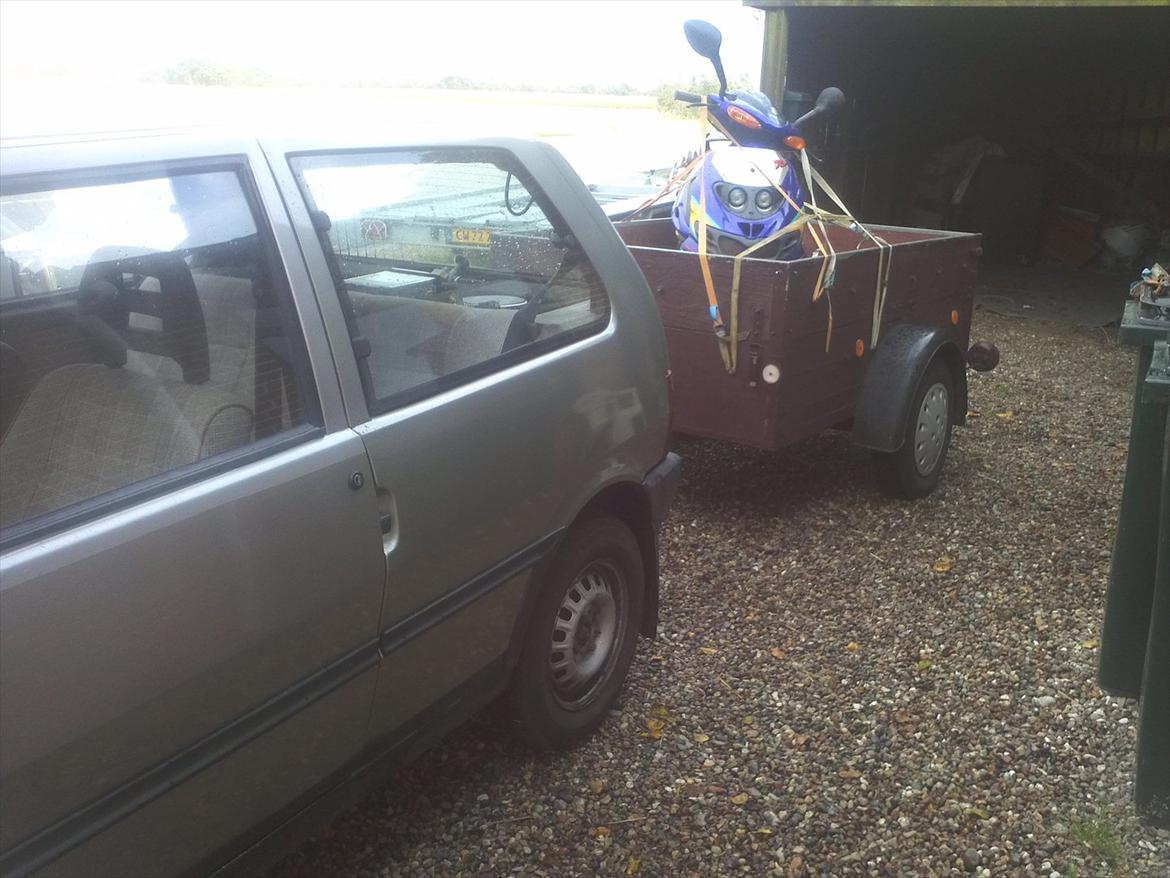 Fiat Uno 60S Solgt - med trailer efter og min gamle scooter på billede 13