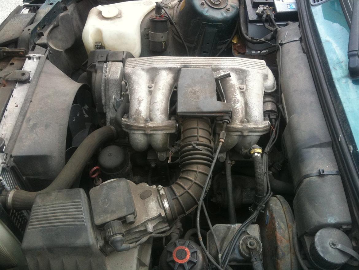 BMW 318i touring (solgt) billede 6