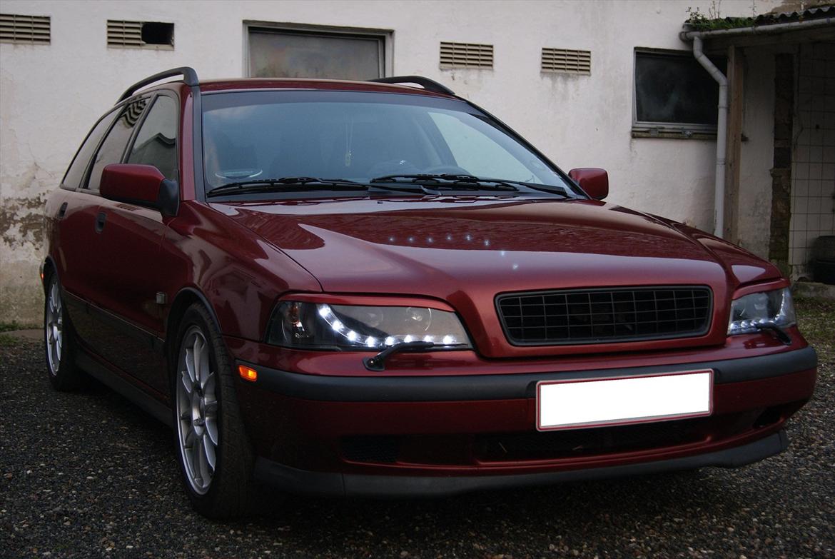 Volvo V40 1,8 16v (SOLGT) billede 1