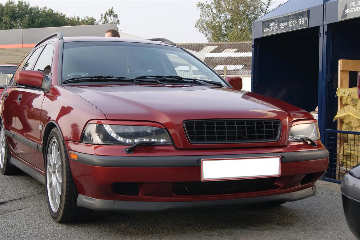 Volvo V40 1,8 16v (SOLGT) billede 3