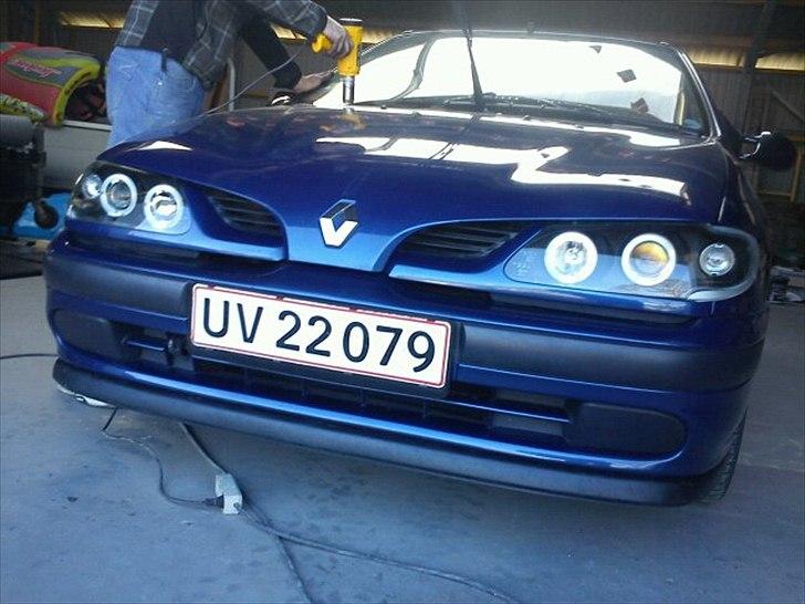 Renault Megane RN CLassic - arbejdet starter og kæresten hjælper til, kan takke ham får en hel del.. ;) billede 6