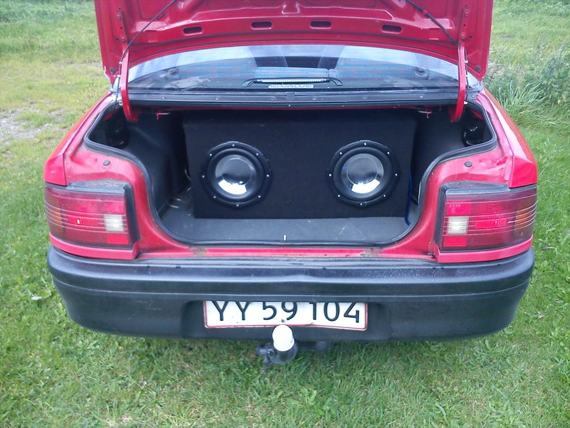 Mazda 323 1.3i GALLA Solgt billede 17