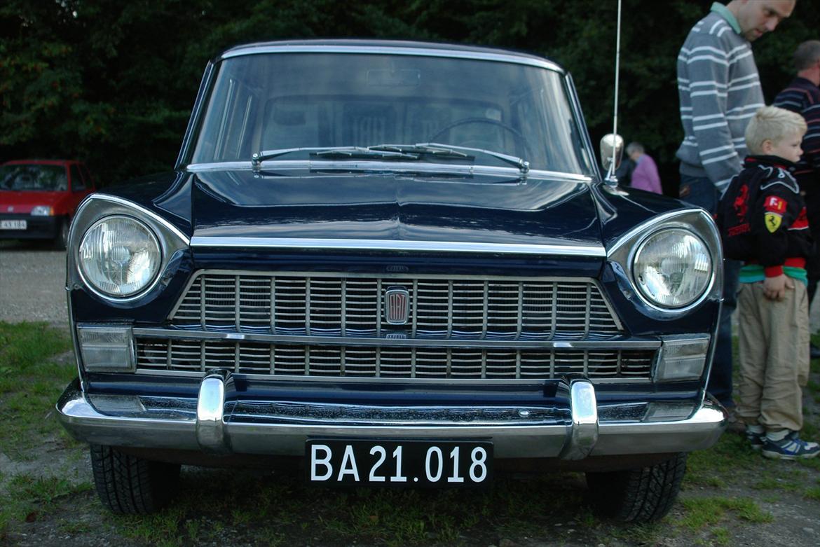 Fiat 1800 B - 09.09.11 = Nu med sorte nummerplader  billede 1