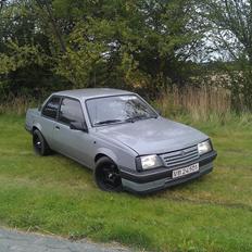 Opel Ascona C 1.6 SH Aut.
