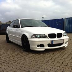 BMW E46 328i 24v "Black & White"