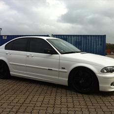 BMW E46 328i 24v "Black & White"
