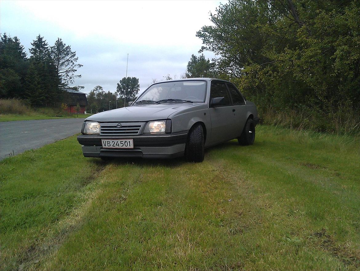 Opel Ascona C 1.6 SH Aut. billede 2