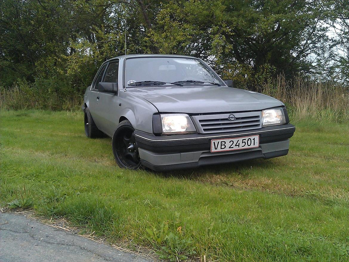 Opel Ascona C 1.6 SH Aut. billede 1