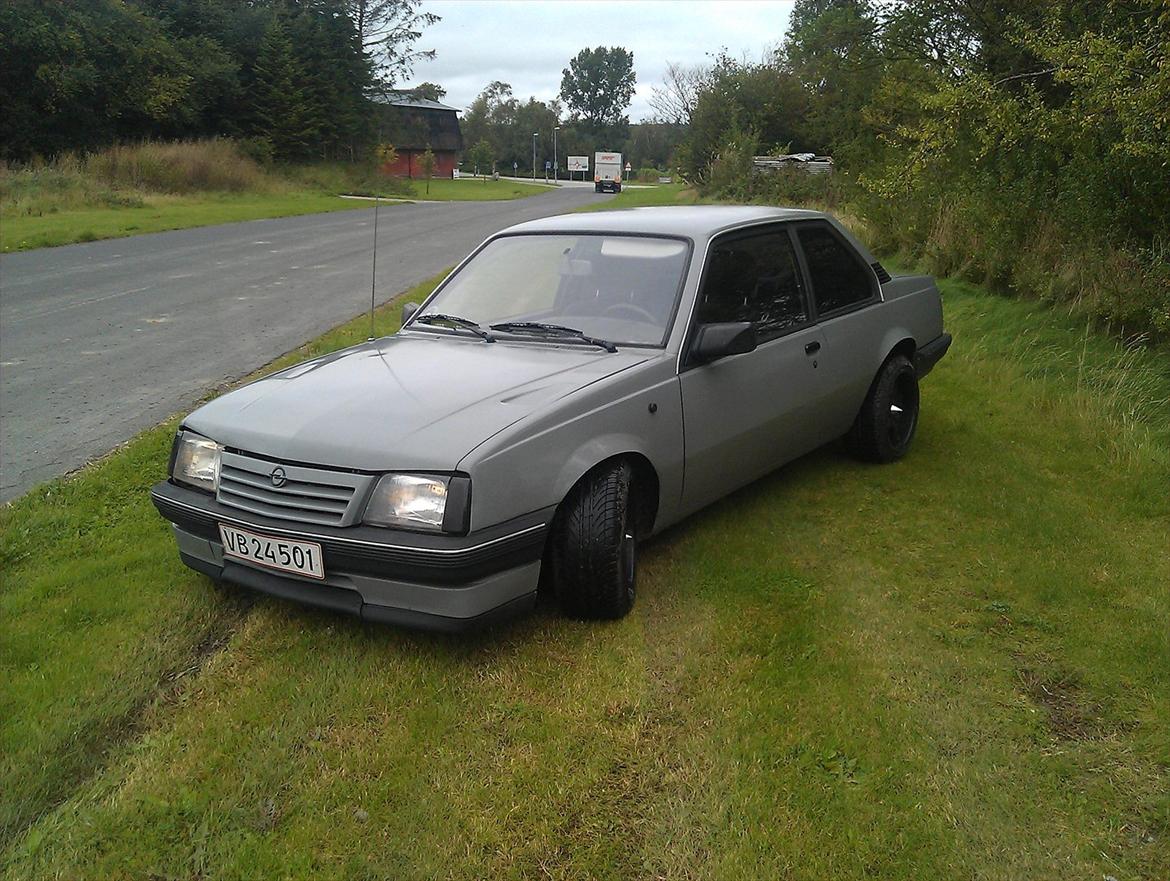 Opel Ascona C 1.6 SH Aut. billede 4