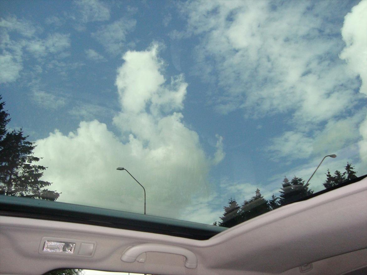 Peugeot 407 SW - panaramo vindue..
der køre en elektrisk plade for, hvis man bare vil have normal loft.. billede 14