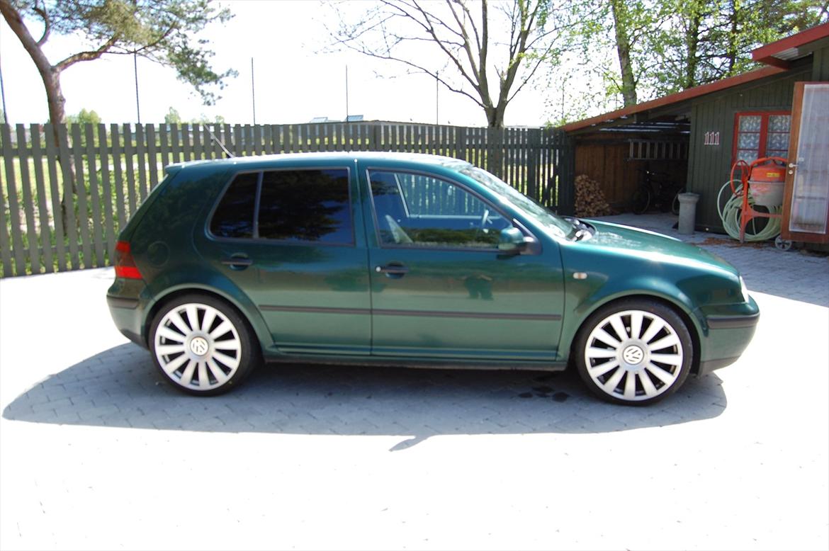 VW Golf IV TDI  - Her er den med 19" fælge :P billede 1
