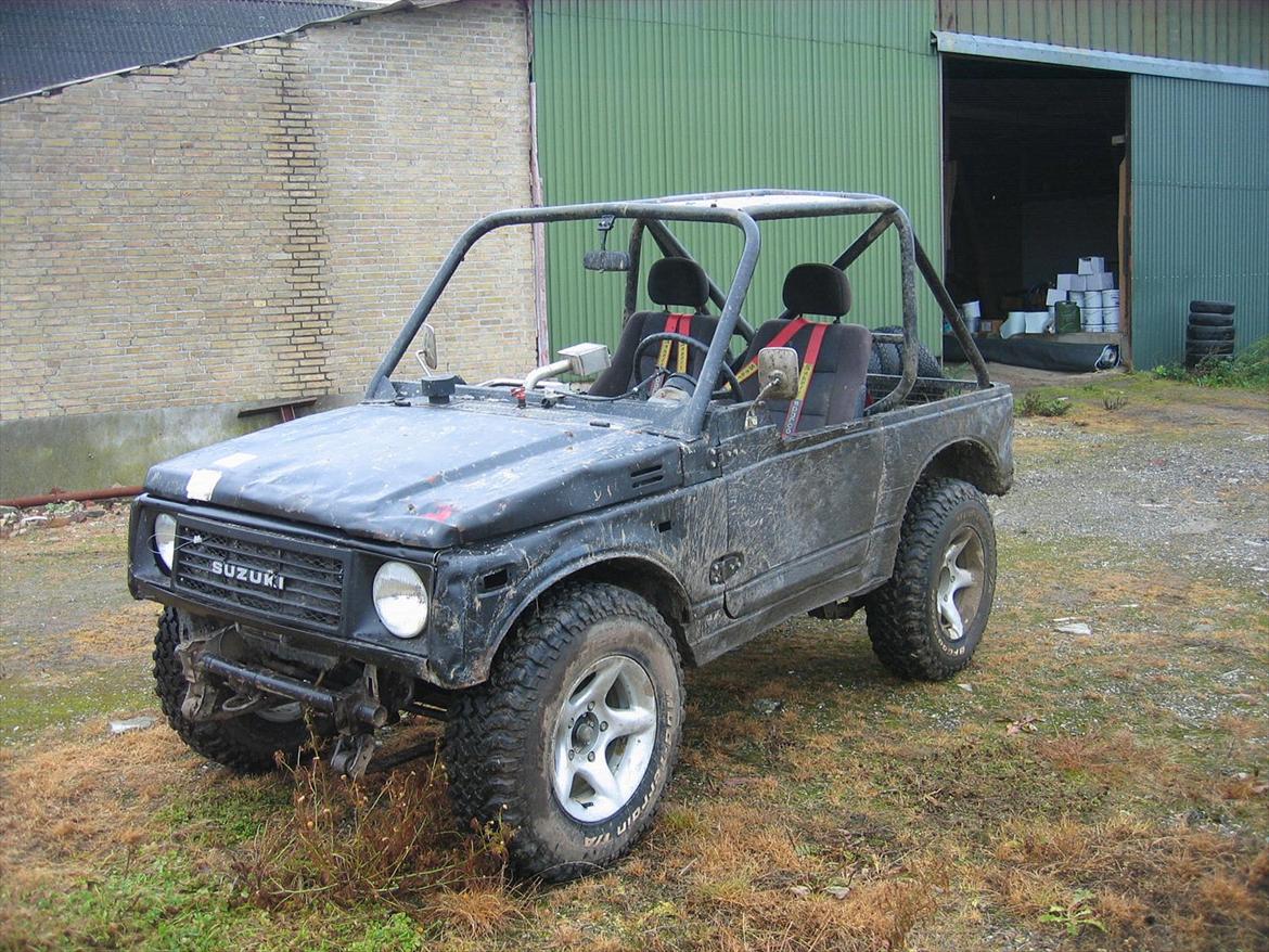 Suzuki SJ 413 - sådan ser bilen ud nu efter 2 hårde sæsoner, med en del væltninger billede 2