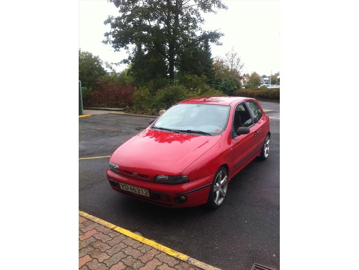 {{currentPhoto.altText}} billede {{currentPhoto.number}}