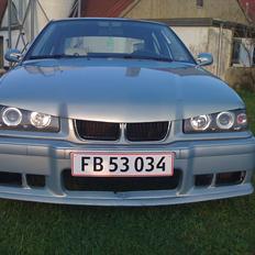 BMW e36 318i skadet :"(