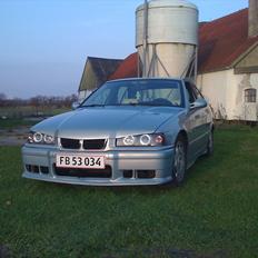 BMW e36 318i skadet :"(