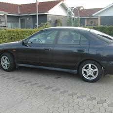 Mitsubishi carisma glx