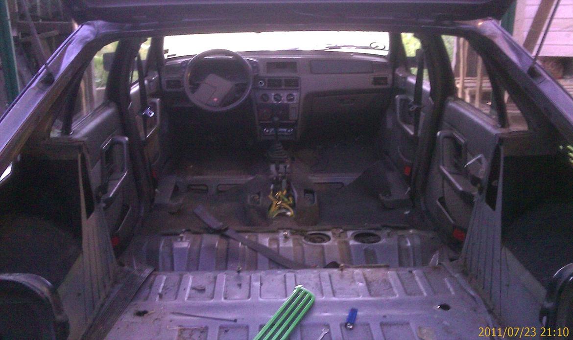 Citroën bx trd - den gamle kabine er pillet ud. GTI kabinen er klar til at blive monteret billede 7