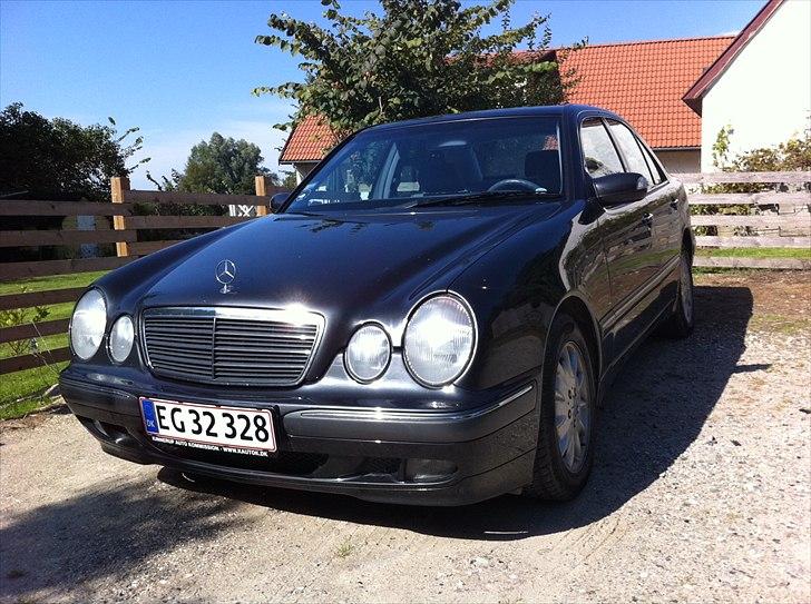 Mercedes Benz E320 Elegance - Nyvasket og poleret billede 1