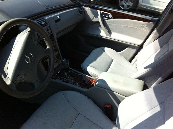 Mercedes Benz E320 Elegance - Kabine billede 2