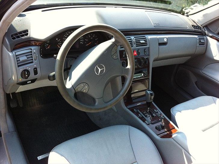 Mercedes Benz E320 Elegance - Kabine billede 3