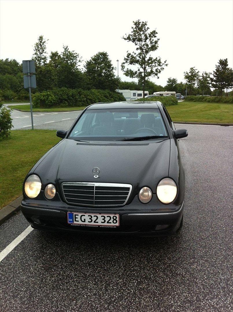 Mercedes Benz E320 Elegance - På vej hjem med den billede 8