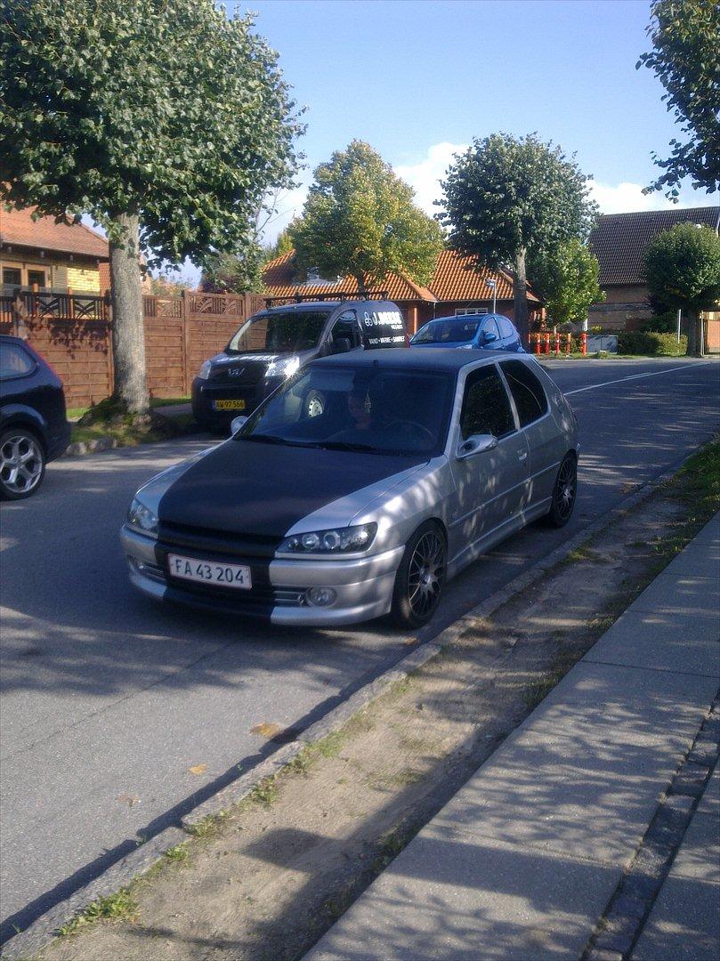 Peugeot 306 - Det nyeste billede af bilen
Med folie på:
Tag,hjelm + div billede 1