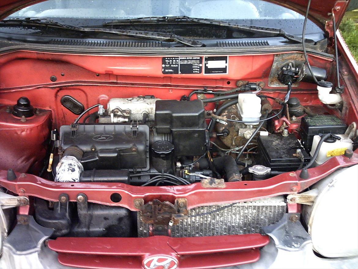 Hyundai Atos 1,0 - Lille bitte motor,men alligevel 54 hk. Den er mere kvik,end den gamle Opel jeg havde. billede 4