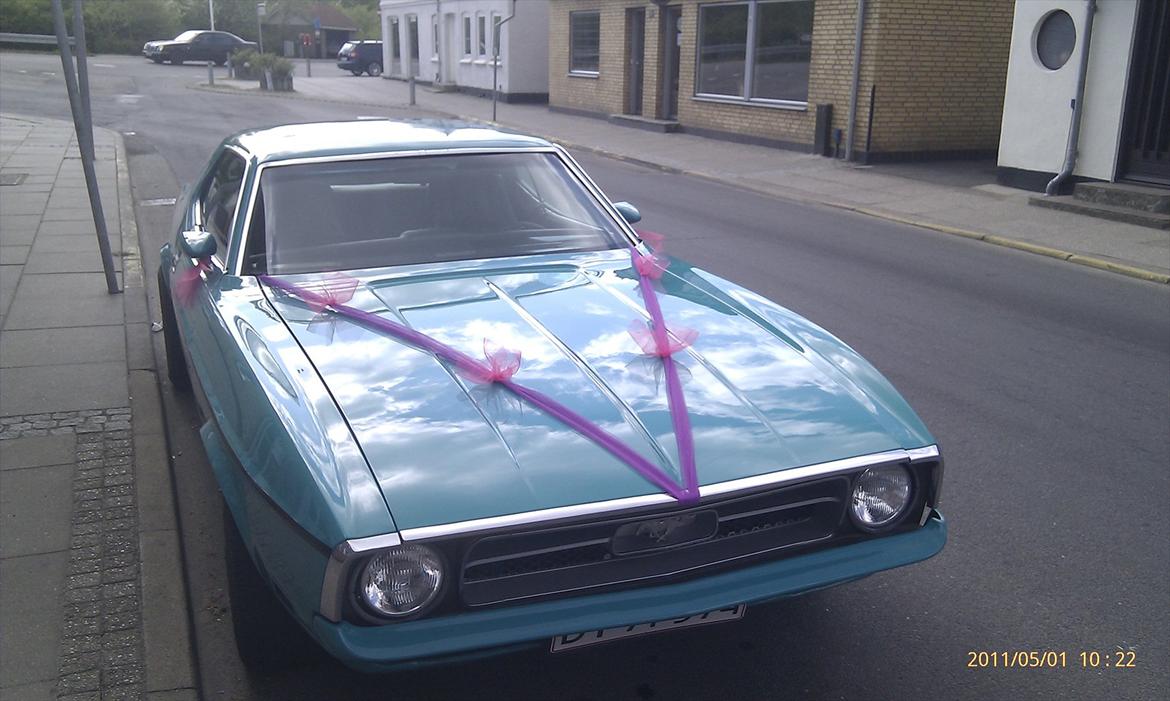 Ford Mustang Hardtop  - Lidt pynt skal der jo til når man skal køre Konfirmant billede 14