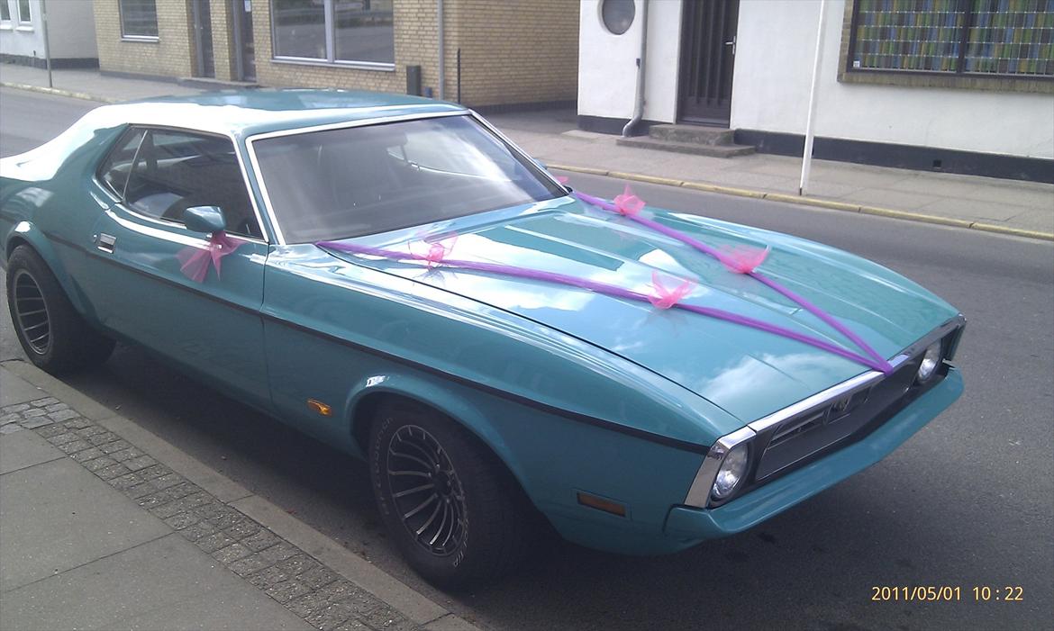 Ford Mustang Hardtop  - Lidt pynt skal der jo til når man skal køre Konfirmant billede 15