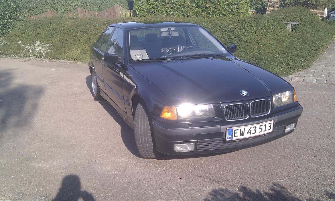 BMW 323I billede 1