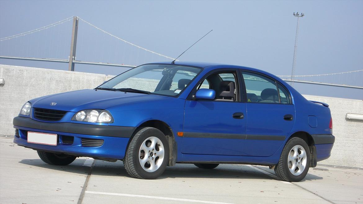 Toyota Avensis T22 billede 1