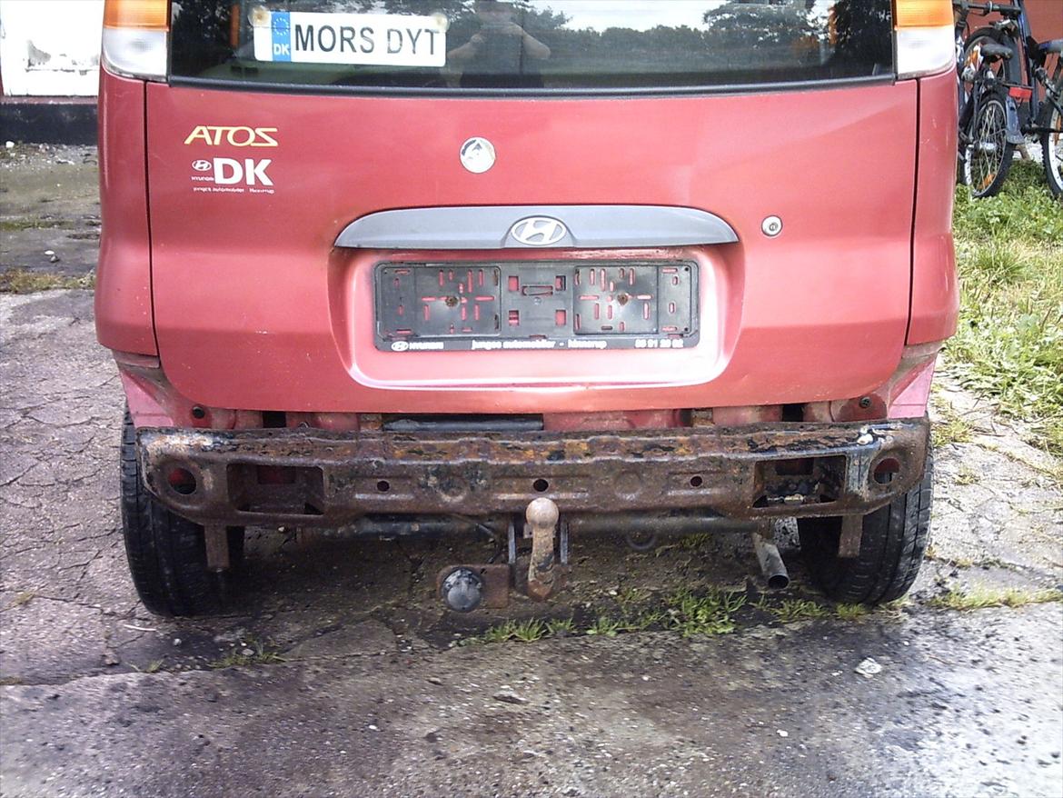 Hyundai Atos 1,0 - Kofangeren er taget af for at blive malet. billede 13