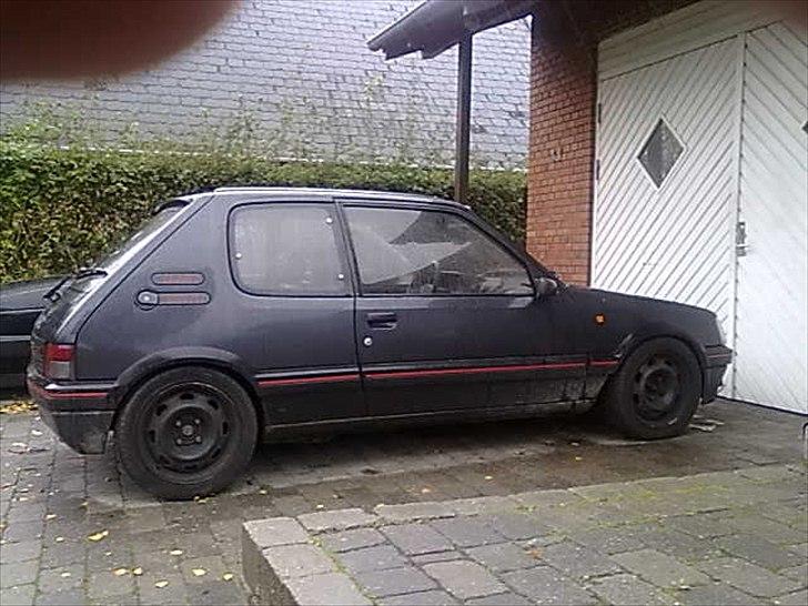 Peugeot 205 GTI billede 1