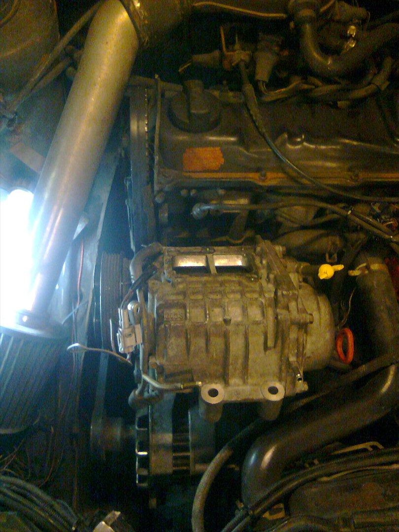 VW golf 2 1,8 kompressor "solgt" - kompressor ;) (monteringen af den) billede 9