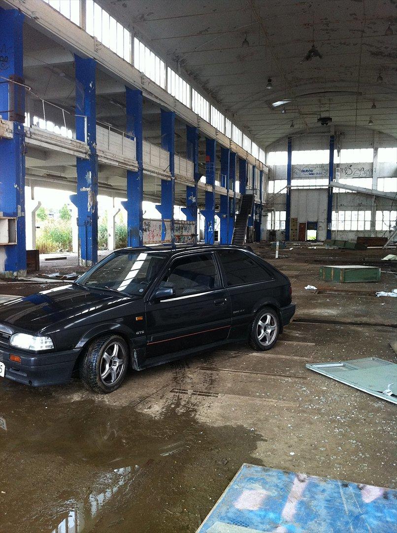 Mazda 323 Turbo( SOLGT!) billede 1