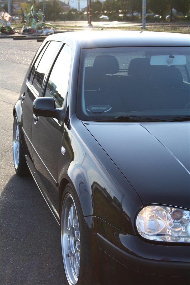 VW Golf IV 2.0 - Da den havde 8" over alt. Bagfælget er idag noget bredere. billede 3