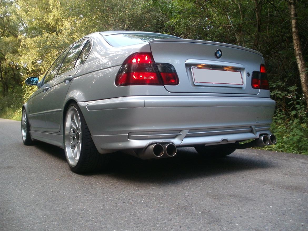 BMW 323i 2.5 billede 1