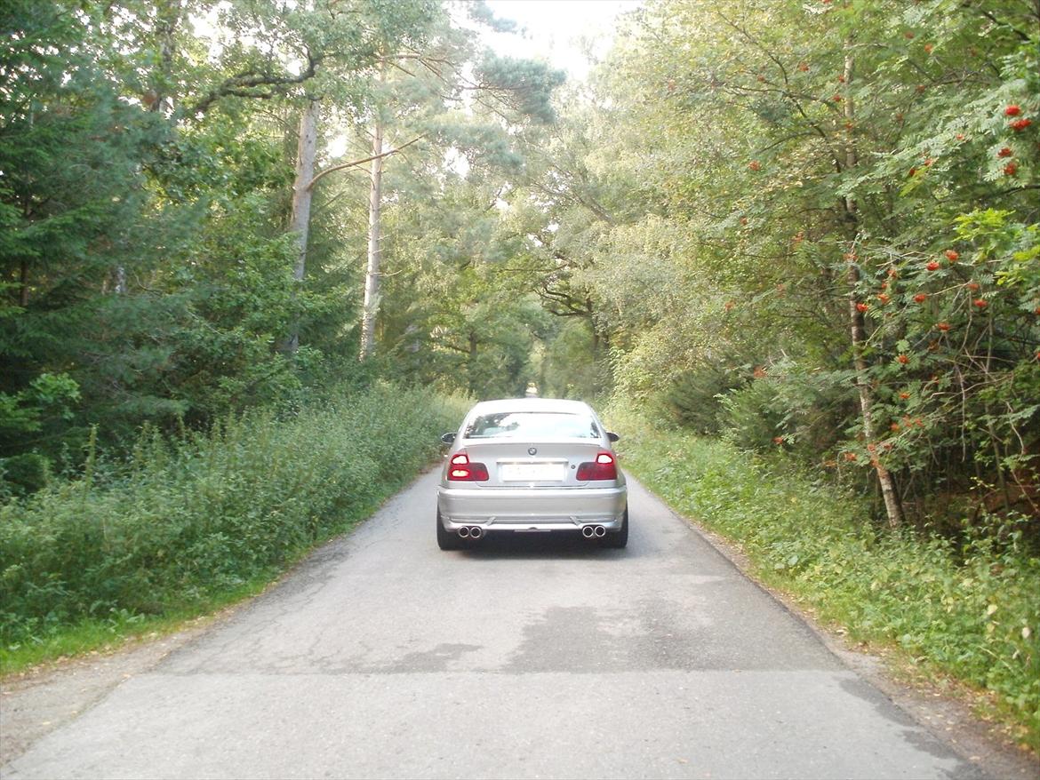 BMW 323i 2.5 billede 2