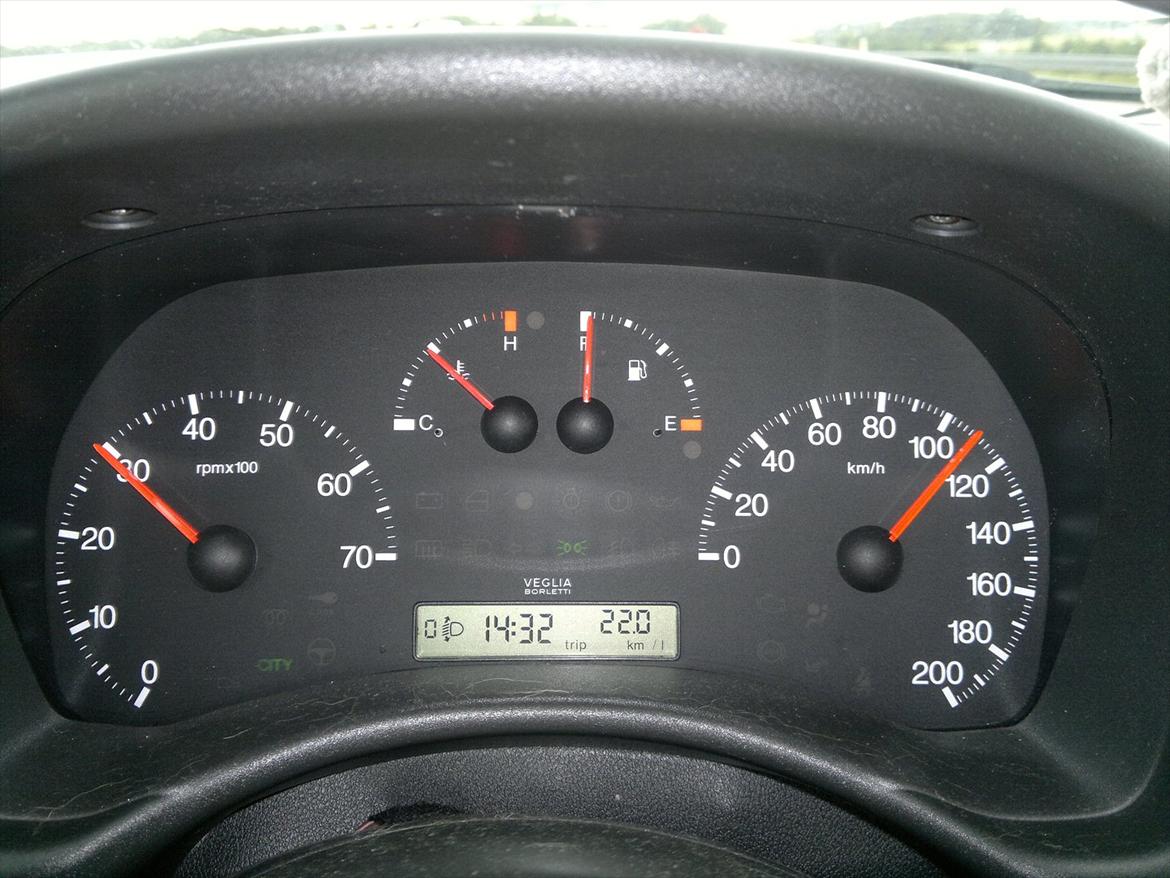 Fiat Punto Mk II 1,2 16V HLX - Her er vist efter en times kørsel - 22 km/l på langtur, hvis man kører den pænt. billede 14