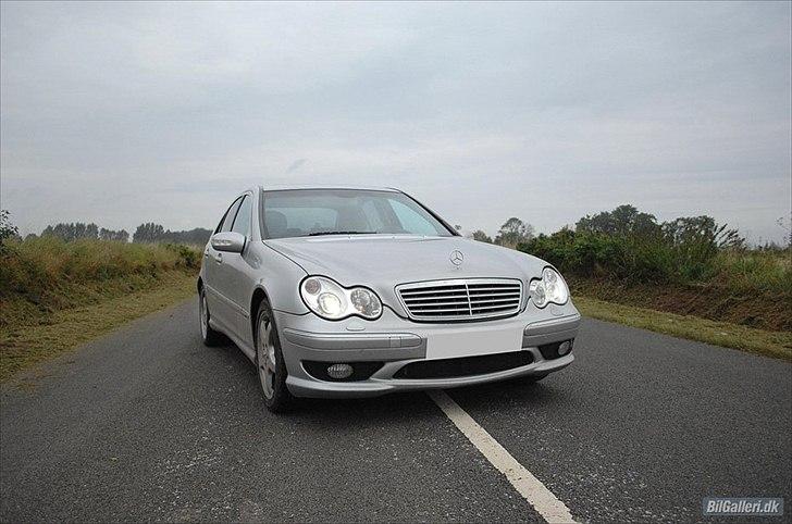 Mercedes Benz C32 AMG sedan 4d billede 1