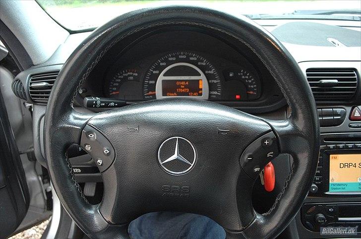 Mercedes Benz C32 AMG sedan 4d billede 2