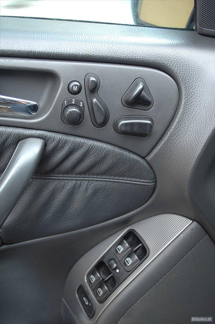 Mercedes Benz C32 AMG sedan 4d billede 4